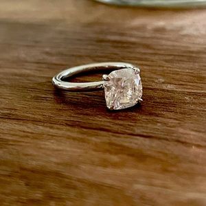 White gold, moissanite diamond